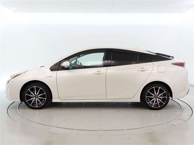 プリウス1.8 A E-Four 4WD