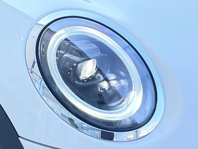 ��LED�w�b�h���C�g:��ԑ��s�����ǍD�Ȏ��E���m�ۂ����S���ĉ^�]�ł��鍂�P�xLED�w�b�h���C�g�𑕔�!�_�����x�������A����d�͂��}�����Ă��܂��B