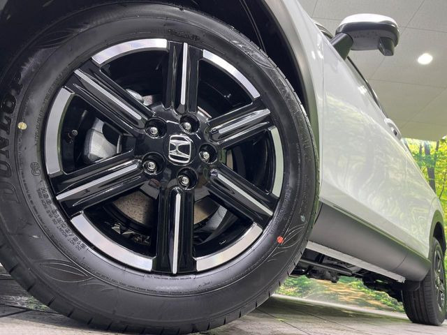 �y����16�C���`�A���~�z�C�[���z�O�ςɃ}�b�`���������A���~�z�C�[���𑕒����Ă���܂��B�e��ЊO�A���~�z�C�[����A�X�^�b�h���X�^�C�����戵�����Ă���܂��B���񂲑��k����������