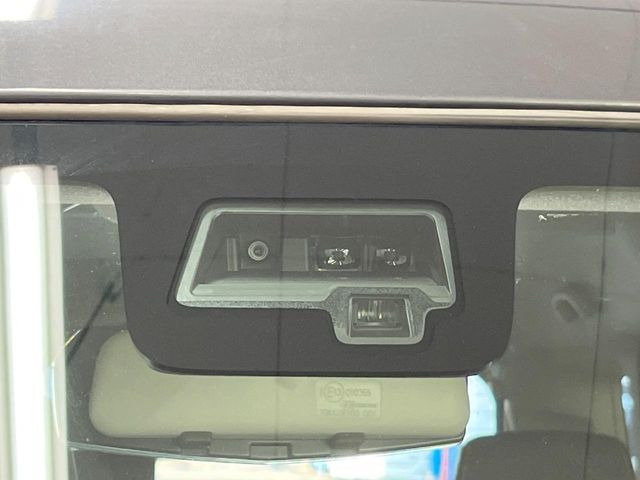 �y�Փˌy�����u�z���s���ɑO���̎ԗ�����F�����A�Փ˂������Ȏ��͌x��ƃu���[�L�ŏՓˉ���Ɣ�Q�y�����A�V�X�g�B�����S�Ƀh���C�u�����y���݂��������܂��B