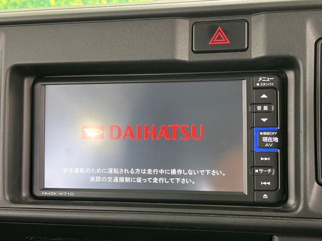 �y�����i�r�z�l�C�̏����i�r�𑕔����Ă���܂��B�i�r�̎g���₷���͂������A�I�[�f�B�I�@�\���[��!�L�����v�◷�s�͂������A�ʋ΂┃�����ȂǕ��i�̃h���C�u���y�����Ȃ�͂���