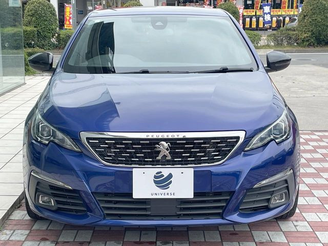 高透明度のガラス皮膜で撥水はもちろん、上質なツヤ・光沢を実現。紫外線や酸性雨から大切な愛車を保護し、色あせ・劣化を防止。「弾スプラッシュコート」、「弾プリミッサコート」からお選びいただけます。