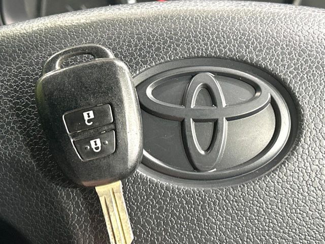 【キーレス】少し離れた場所からでもボタン一つでドアの開錠・施錠ができるのでとっても便利!ドアの鍵穴周りに傷をつけることもありません♪