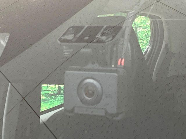 【ドライブレコーダー】安心・安全なカーライフに必須のドライブレコーダーを装備!走行中はもちろん、あおり運転や事故に遭遇した際の状況も映像で記録し、万一のリスクに備えます。