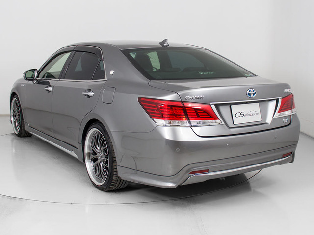 フルエアロが装着されています!お好みはいかがですか?今付いているデザイン以外にも、各ブランドのエアロを格安にてお取付け出来ます!又、エアロを外してノーマル状態にする事も出来ます!!