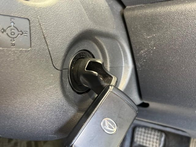 �y�L�[�t���[�V�X�e���z�J�o����|�P�b�g�ɓ��ꂽ�܂܂ł��h�A�̎{���E�������\�ȃX�}�[�g�L�[�𑕔��B�G���W���̃I���E�I�t�����J�M�����o���K�v����������Ƃ��Ă��֗��ł���