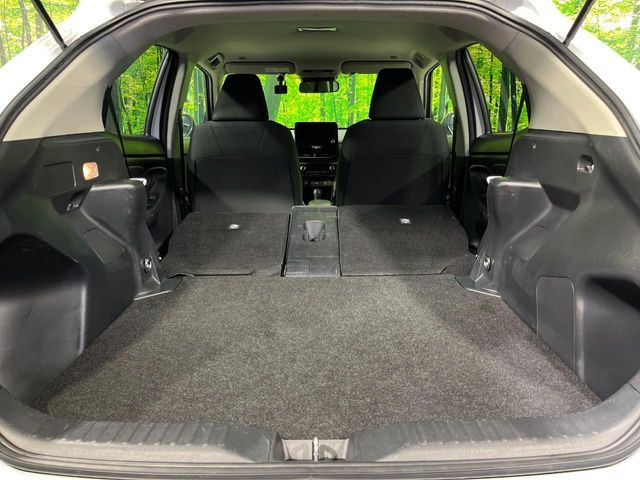 ���i�̂���������ʋ΁A���}���ɏ\���ȉ׎��X�y�[�X���m�ۂ��Ă���܂��B�Z�J���h�V�[�g��|���ƁA�傫�ȉו��̐ύڂ��\�ł���