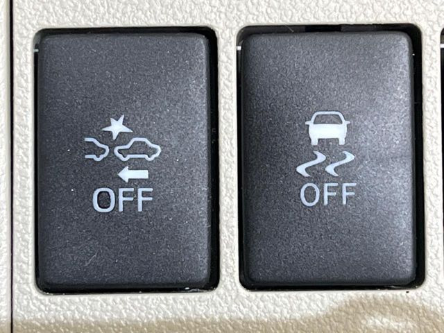 �y�X�}�[�g�A�V�X�g�z���s���ɑO���̎ԗ�����F�����A�Փ˂������Ȏ��͌x��ƃu���[�L�ŏՓˉ���Ɣ�Q�y�����A�V�X�g�B�����S�Ƀh���C�u�����y���݂��������܂��B