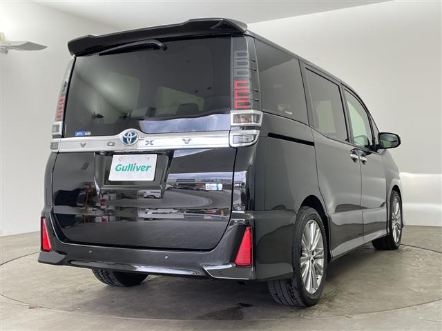 ヴォクシー1.8 ハイブリッド ZS 煌III