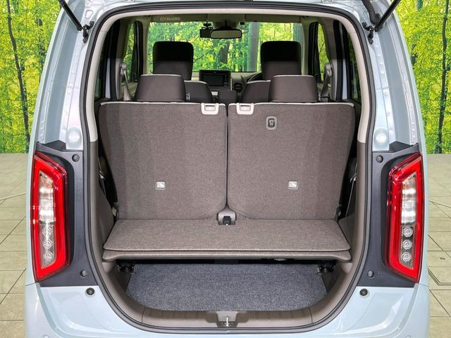 ���i�̂���������ʋ΁A���}���ɏ\���ȉ׎��X�y�[�X���m�ۂ��Ă���܂��B�Z�J���h�V�[�g��|���ƁA�傫�ȉו��̐ύڂ��\�ł���