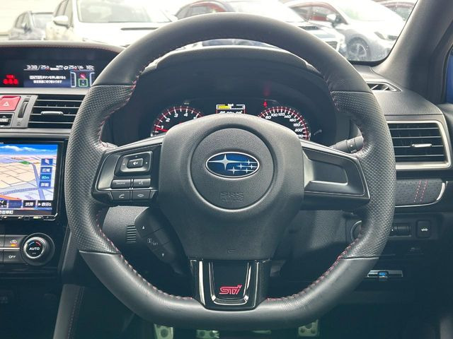 �y�����v�����X�e�A�����O�z�㎿�Ȋv���g�p���邱�ƂŁA��ɂ����������݂ƂĂ��^�]���₷���n���h���ł���