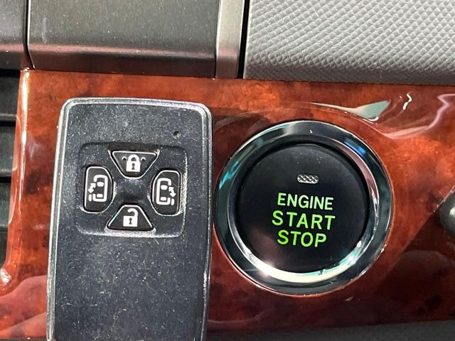 �y�X�}�[�g�L�[�z�J�o����|�P�b�g�ɓ��ꂽ�܂܂ł��h�A�̎{���E�������\�ȃX�}�[�g�L�[�𑕔��B�G���W���̃I���E�I�t�����J�M�����o���K�v����������Ƃ��Ă��֗��ł���