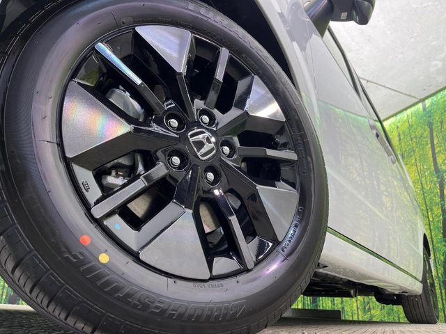 �y����16�C���`�A���~�z�C�[���z�O�ςɃ}�b�`���������A���~�z�C�[���𑕒����Ă���܂��B�e��ЊO�A���~�z�C�[����A�X�^�b�h���X�^�C�����戵�����Ă���܂��B���񂲑��k����������