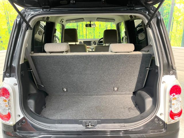 ���i�̂���������ʋ΁A���}���ɏ\���ȉ׎��X�y�[�X���m�ۂ��Ă���܂��B�Z�J���h�V�[�g��|���ƁA�傫�ȉו��̐ύڂ��\�ł���