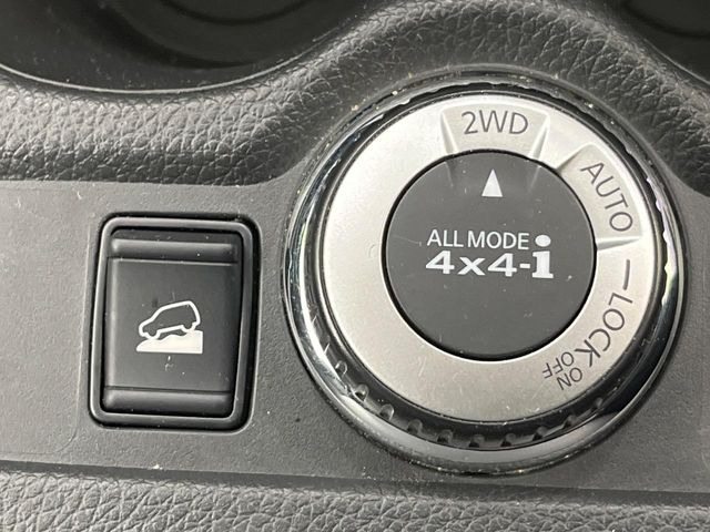 �y�I�[�����[�h4&times;4�z2WD/4WD���[�h����y�ɐ؂�ւ��\�B�R��d����2WD�A�X�^�b�N���ɖ𗧂�LOCK�AAUTO���[�h�ł�4WD�̔z���������Œ������A�H�ʏ󋵂��킸���肵��������T�|�[�g�B