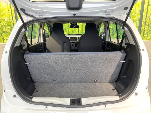 ���i�̂���������ʋ΁A���}���ɏ\���ȉ׎��X�y�[�X���m�ۂ��Ă���܂��B�Z�J���h�V�[�g��|���ƁA�傫�ȉו��̐ύڂ��\�ł���