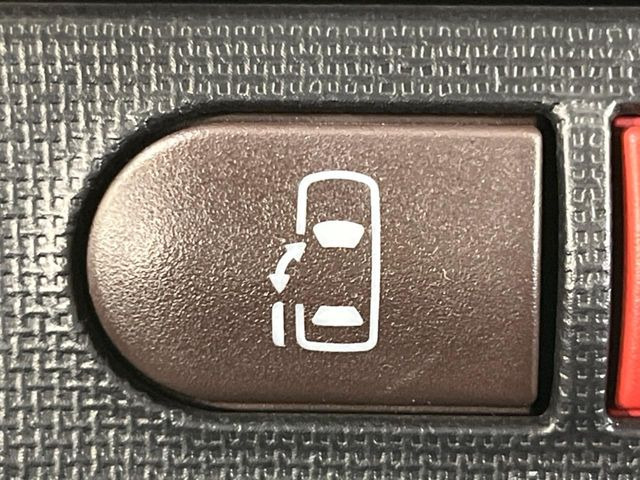 �y�p���[�X���C�h�h�A�z�X�}�[�g�L�[��^�]�Ȃ̃X�C�b�`�ŃX���C�h�h�A�̊J���\���d��������͂����ăh�A���J����K�v�������A���������q�l�ł��A�d���ו��������Ă��鎞�����N�ɊJ���߂ł��܂���