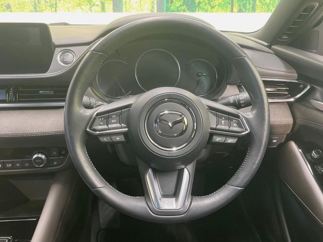 �y�����v�����X�e�A�����O�z�㎿�Ȋv���g�p���邱�ƂŁA��ɂ����������݂ƂĂ��^�]���₷���n���h���ł���