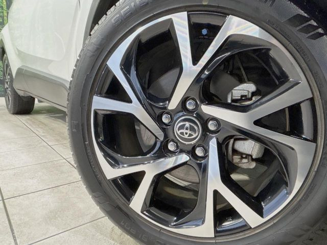 �y����18�C���`�A���~�z�C�[���z�O�ςɃ}�b�`���������A���~�z�C�[���𑕒����Ă���܂��B�e��ЊO�A���~�z�C�[����A�X�^�b�h���X�^�C�����戵�����Ă���܂��B���񂲑��k����������