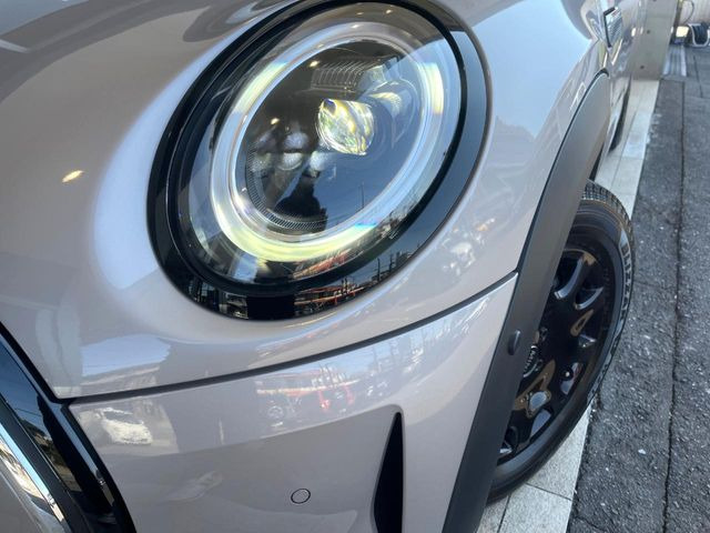 ��LED�w�b�h���C�g:��ԑ��s�����ǍD�Ȏ��E���m�ۂ����S���ĉ^�]�ł��鍂�P�xLED�w�b�h���C�g�𑕔�!�_�����x�������A����d�͂��}�����Ă��܂��B