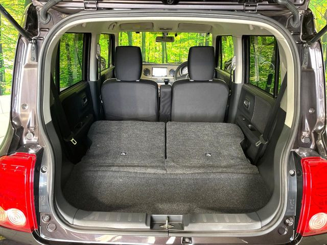 ���i�̂���������ʋ΁A���}���ɏ\���ȉ׎��X�y�[�X���m�ۂ��Ă���܂��B�Z�J���h�V�[�g��|���ƁA�傫�ȉו��̐ύڂ��\�ł���