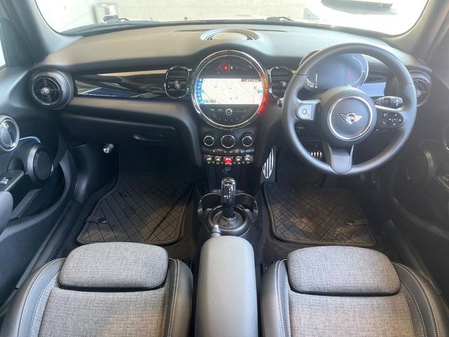 �A���ԃO���[�v���݌ɐ���2,000��!�S���̌n��X���烁�[�J�[�E�Ԏ��킸���Љ�o����̂ŁA���Ȃ��Ƀs�b�^���̂��Ԃ�������͂��ł���܂��͂��₢���킹��������