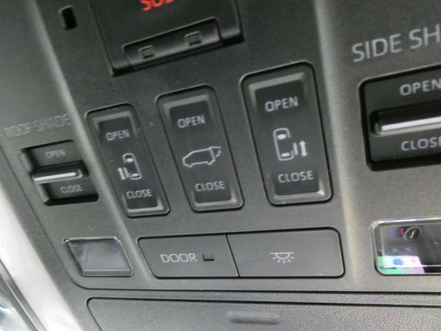パワーバックドア、両側電動スライドドアの操作もボタン一つで楽々♪
