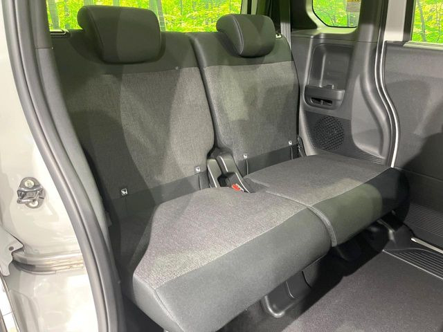 高品質なオリジナルフロアマットもオプションにてご用意しております。お好きなデザインやカラーをお車に合わせて選んでいただくことができます♪