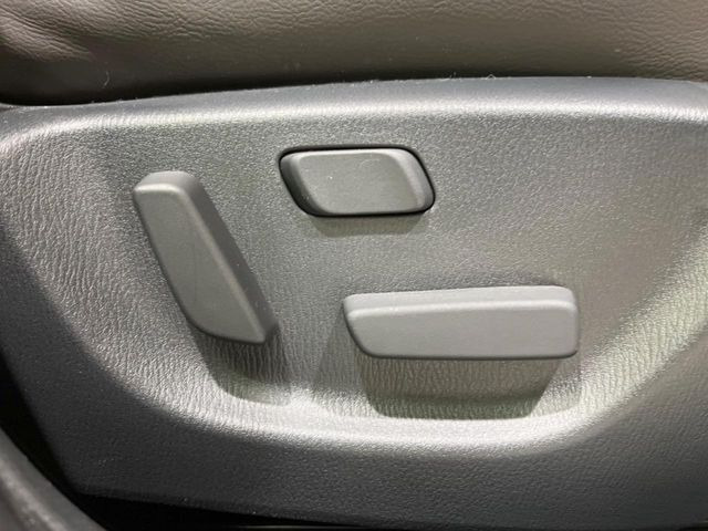 【パワーシート】スイッチ一つで簡単にシートの微調整が可能!電動だから力もいりません!快適なシートポジションにセットして、快適なドライブをお楽しみください。