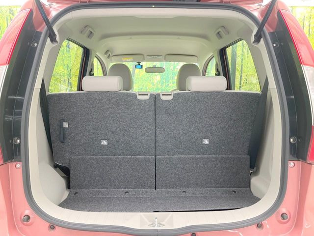 積み下ろしのしやすいデッキにはたっぷりと荷物を積み込んでいただけます。遊びから仕事まで、様々なシーンで頼れます♪