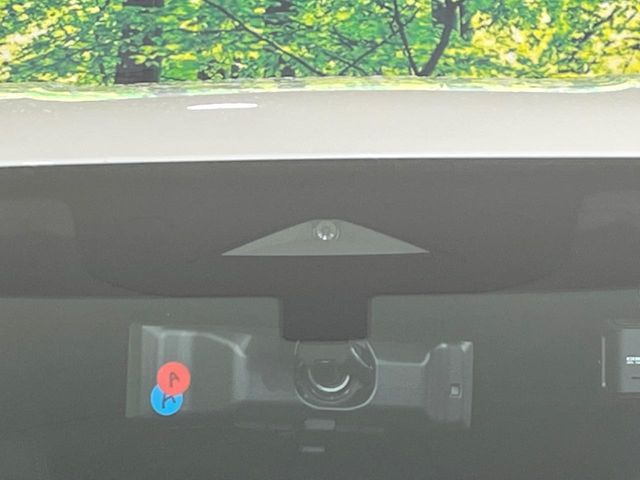 �y�C���e���W�F���g�G�}�[�W�F���V�[�u���[�L�z�t�����g�J�����őO���̎ԗ�����s�҂����m�B�Փ˂������Ȏ��͏Փ˔�Q�y���u���[�L���쓮�A�Փˉ�����T�|�[�g�B�����S�Ƀh���C�u�����y���݂��������܂��B