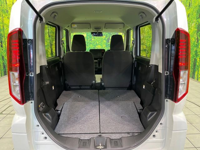 ���i�̂���������ʋ΁A���}���ɏ\���ȉ׎��X�y�[�X���m�ۂ��Ă���܂��B�Z�J���h�V�[�g��|���ƁA�傫�ȉו��̐ύڂ��\�ł���