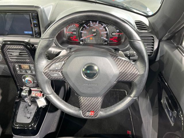 �y�����v�����X�e�A�����O�z�㎿�Ȋv���g�p���邱�ƂŁA��ɂ����������݂ƂĂ��^�]���₷���n���h���ł���