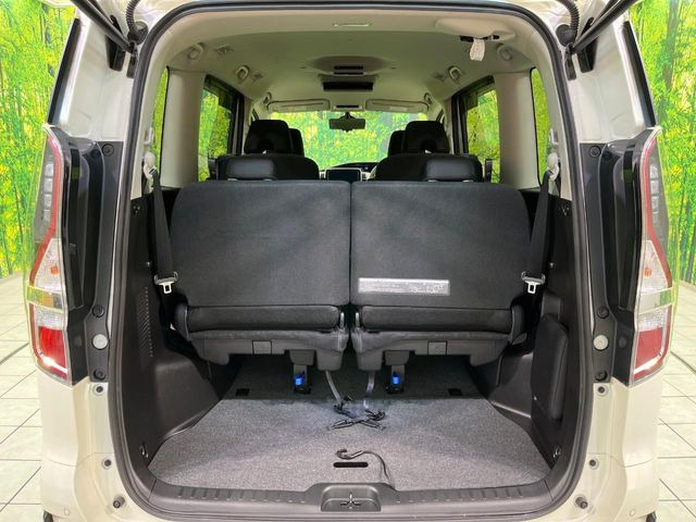 ���i�̂���������ʋ΁A���}���ɏ\���ȉ׎��X�y�[�X���m�ۂ��Ă���܂��B�Z�J���h�V�[�g��|���ƁA�傫�ȉו��̐ύڂ��\�ł���