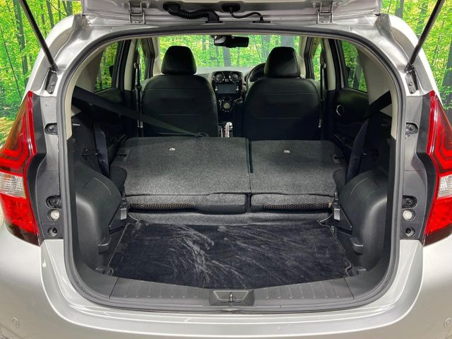 ���i�̂���������ʋ΁A���}���ɏ\���ȉ׎��X�y�[�X���m�ۂ��Ă���܂��B�Z�J���h�V�[�g��|���ƁA�傫�ȉו��̐ύڂ��\�ł���