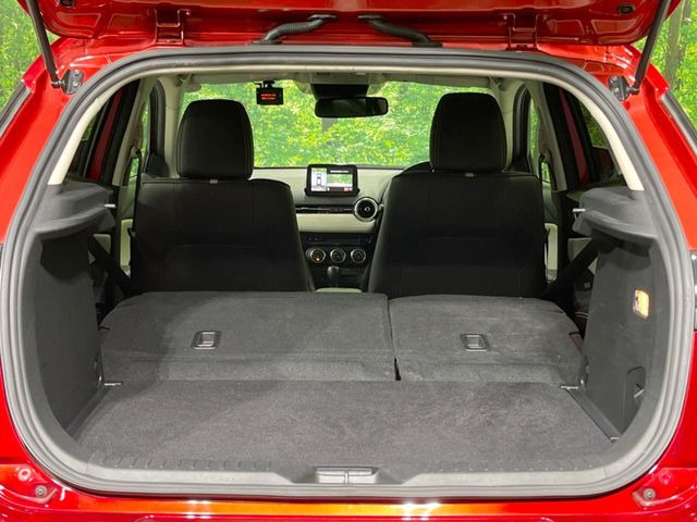 後席を格納すると、これだけの広さが!シーンに合わせたシートアレンジで、大きな荷物も積むことが出来ます♪