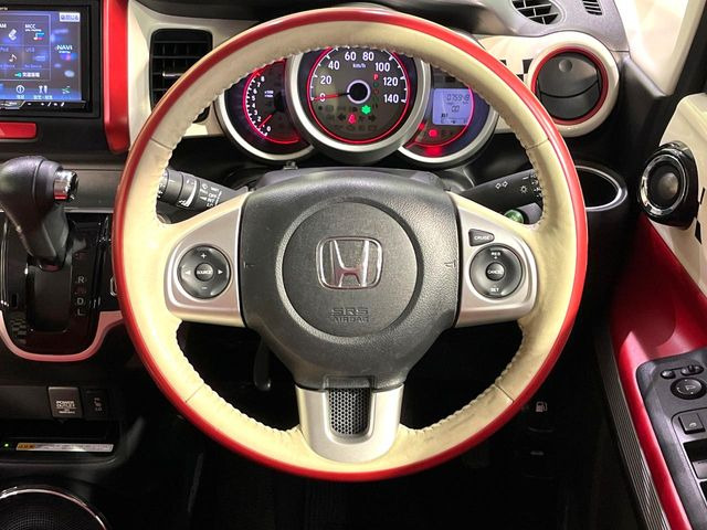 �y�����v�����X�e�A�����O�z�㎿�Ȋv���g�p���邱�ƂŁA��ɂ����������݂ƂĂ��^�]���₷���n���h���ł���