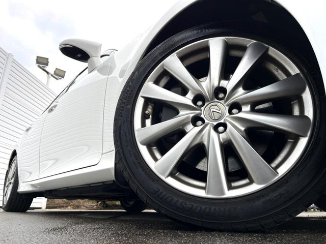 �y�����I�v�V����18�C���`�A���~�z�C�[���z�����I�v�V�����z�C�[���𑕒��B���s���\�̌���ɉ����A�O�ς����X�^�C���b�V���ɂȂ��Ă���