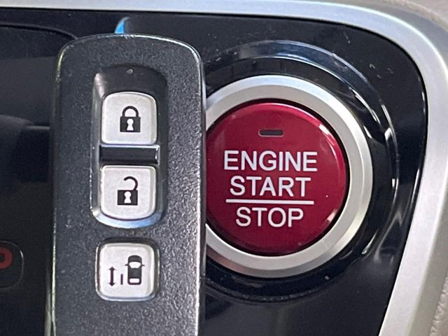 �yHonda�X�}�[�g�L�[�z�J�o����|�P�b�g�ɓ��ꂽ�܂܂ł��h�A�̎{���E�������\�ȃX�}�[�g�L�[�𑕔��B�G���W���̃I���E�I�t�����J�M�����o���K�v����������Ƃ��Ă��֗��ł���