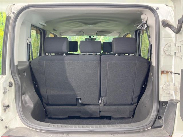 ���i�̂���������ʋ΁A���}���ɏ\���ȉ׎��X�y�[�X���m�ۂ��Ă���܂��B�Z�J���h�V�[�g��|���ƁA�傫�ȉו��̐ύڂ��\�ł���