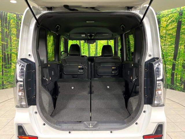 ���i�̂���������ʋ΁A���}���ɏ\���ȉ׎��X�y�[�X���m�ۂ��Ă���܂��B�Z�J���h�V�[�g��|���ƁA�傫�ȉו��̐ύڂ��\�ł���