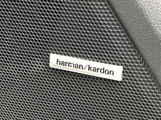 【harman/kardonサウンドシステム】オーディオ専門メーカーが手掛けるプレミアムスピーカーを装備。多数のスピーカーから、音の粒立ちまで分かる高品質な音楽をお楽しみいただけます。