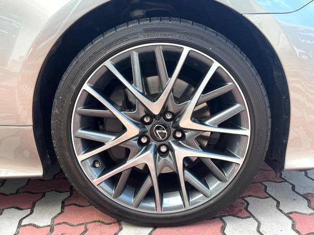 �y����19�C���`�A���~�z�C�[���z�O�ςɃ}�b�`���������A���~�z�C�[���𑕒����Ă���܂��B�e��ЊO�A���~�z�C�[����A�X�^�b�h���X�^�C�����戵�����Ă���܂��B���񂲑��k����������