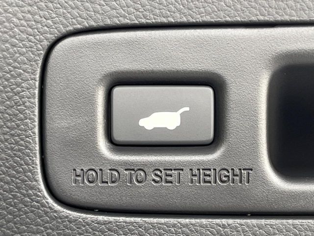 【パワーバックドア】スマートキーや運転席のボタンを押すだけでリアゲートが自動で開閉します!荷物を持っている時や、高い位置にあるバックドアを閉める際に便利な機能です♪