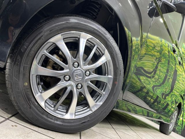 �y����14�C���`�A���~�z�C�[���z�O�ςɃ}�b�`���������A���~�z�C�[���𑕒����Ă���܂��B�e��ЊO�A���~�z�C�[����A�X�^�b�h���X�^�C�����戵�����Ă���܂��B���񂲑��k����������