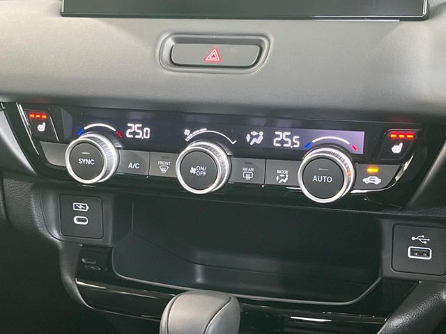 【シートヒーター】寒い日に重宝するシートヒーター!エアコンより早く温まってくれるので寒がりの人も安心ですね♪エアコンの温風は乾燥するから苦手、という方にもをおすすめです。