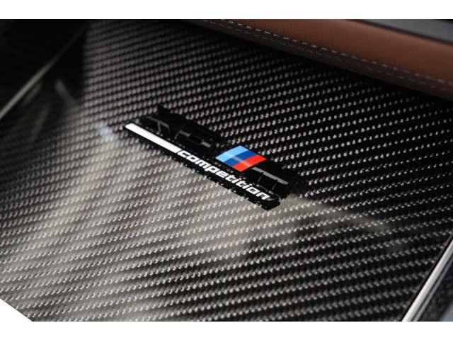 M�Ƃ��Ă̏̍��A�J�[�{���p�l����J�[�{���p�[�c��������������Ă���܂��B