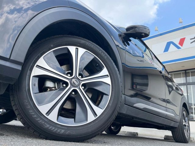 【純正17インチアルミホイール】外観にマッチした純正アルミホイールを装着しております。各種社外アルミホイールや、スタッドレスタイヤも取扱いしております。是非ご相談ください♪