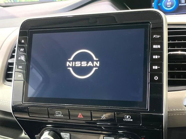 【純正10型ナビ】人気の純正ナビを装備。オーディオ機能も充実しており、Bluetooth接続すればお持ちのスマホやMP3プレイヤーの音楽を再生可能!毎日の運転がさらに楽しくなります!!