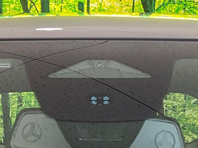 �y�z���_�Z���V���O�z���s���ɑO���̎ԗ�����F�����A�Փ˂������Ȏ��͌x��ƃu���[�L�ŏՓˉ���Ɣ�Q�y�����A�V�X�g�B�����S�Ƀh���C�u�����y���݂��������܂��B